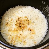 タイのジャスミン米でニンニクしょうがの炊き込みご飯